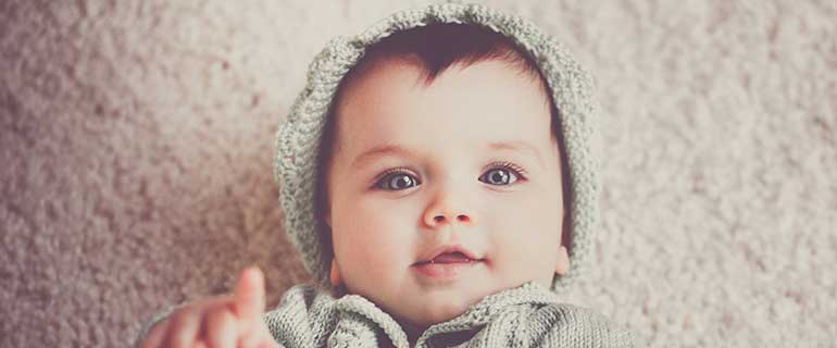 Τα νεογέννητα συνήθως έχουν γκρίζα μάτια, που αργότερα όμως αλλάζουν χρώμα