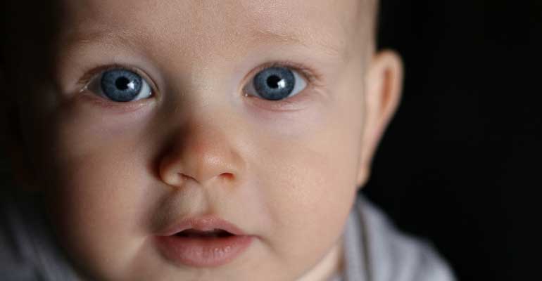 Βρέφη με μπλε μάτια, μπορεί να γίνουν ενήλικες με καστανοπράσινα μάτια